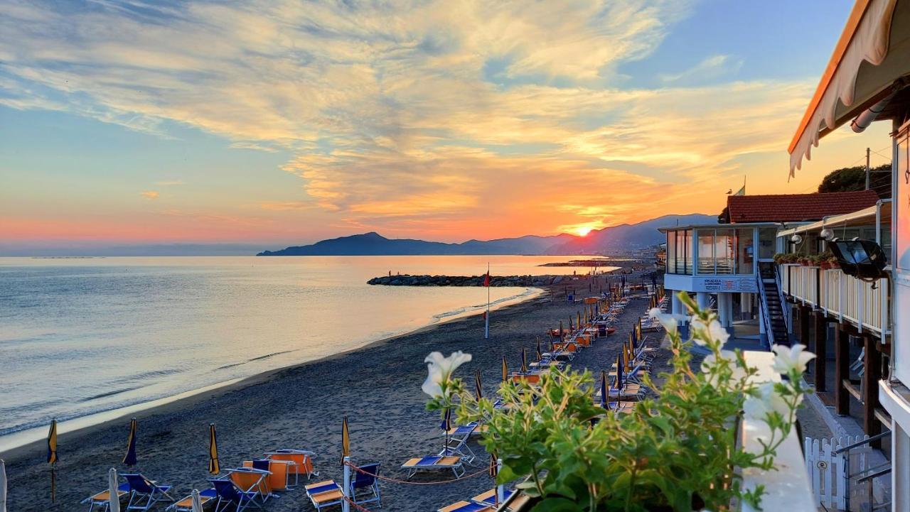 Hotel Doria Cavi di Lavagna Esterno foto